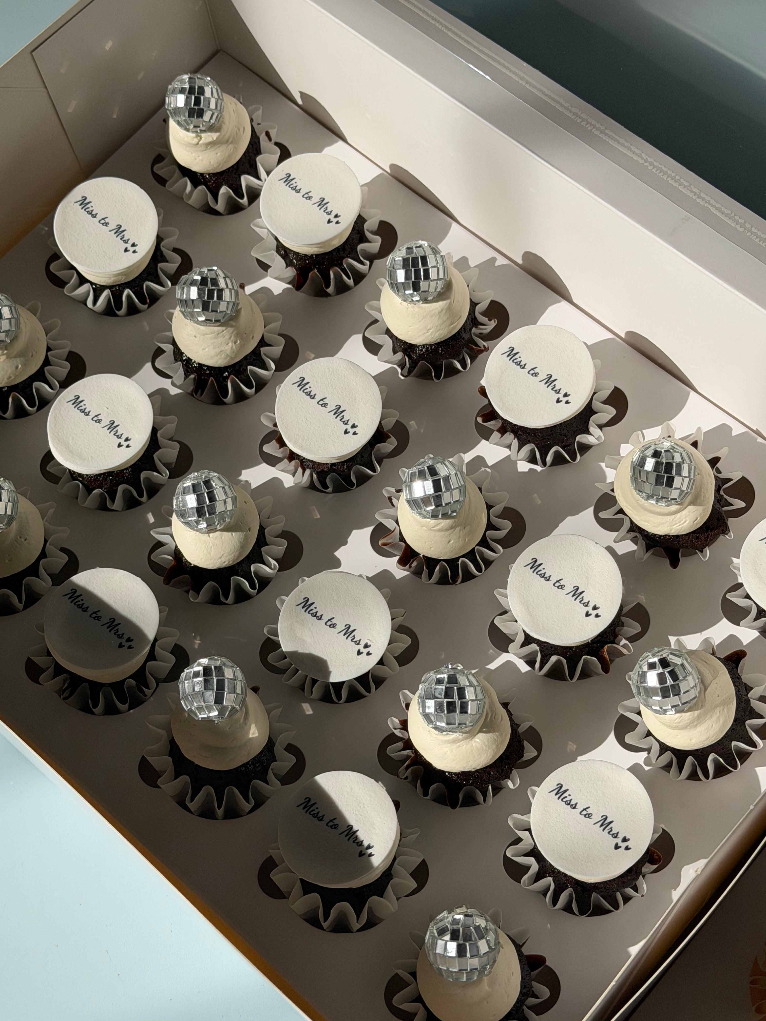Cupcakes with Discs (Bite-Size) - From $80