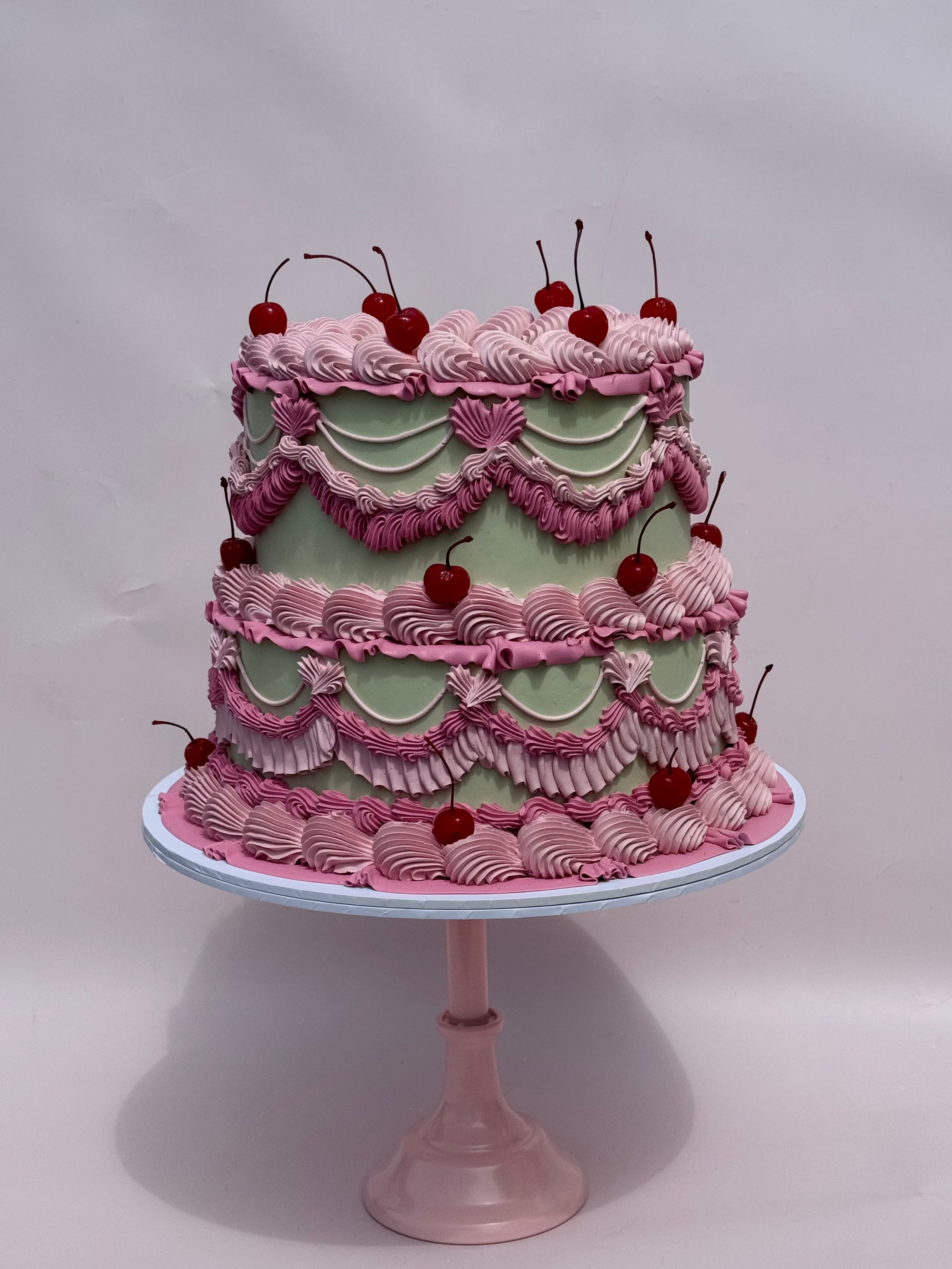 Layered Cake Construction & Lambeth Piping Tutorial