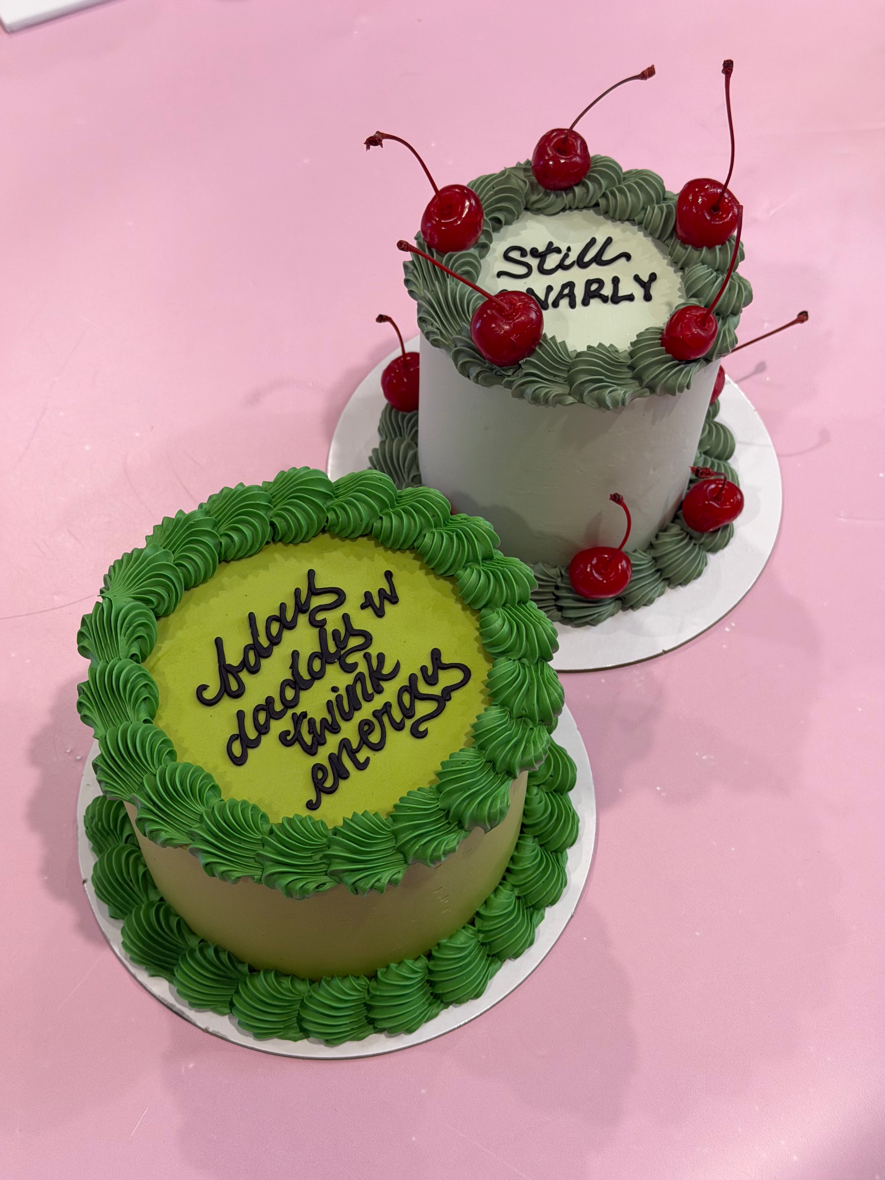 Simple Retro Cake - From $105 (2 rows of piping, 1 colour)