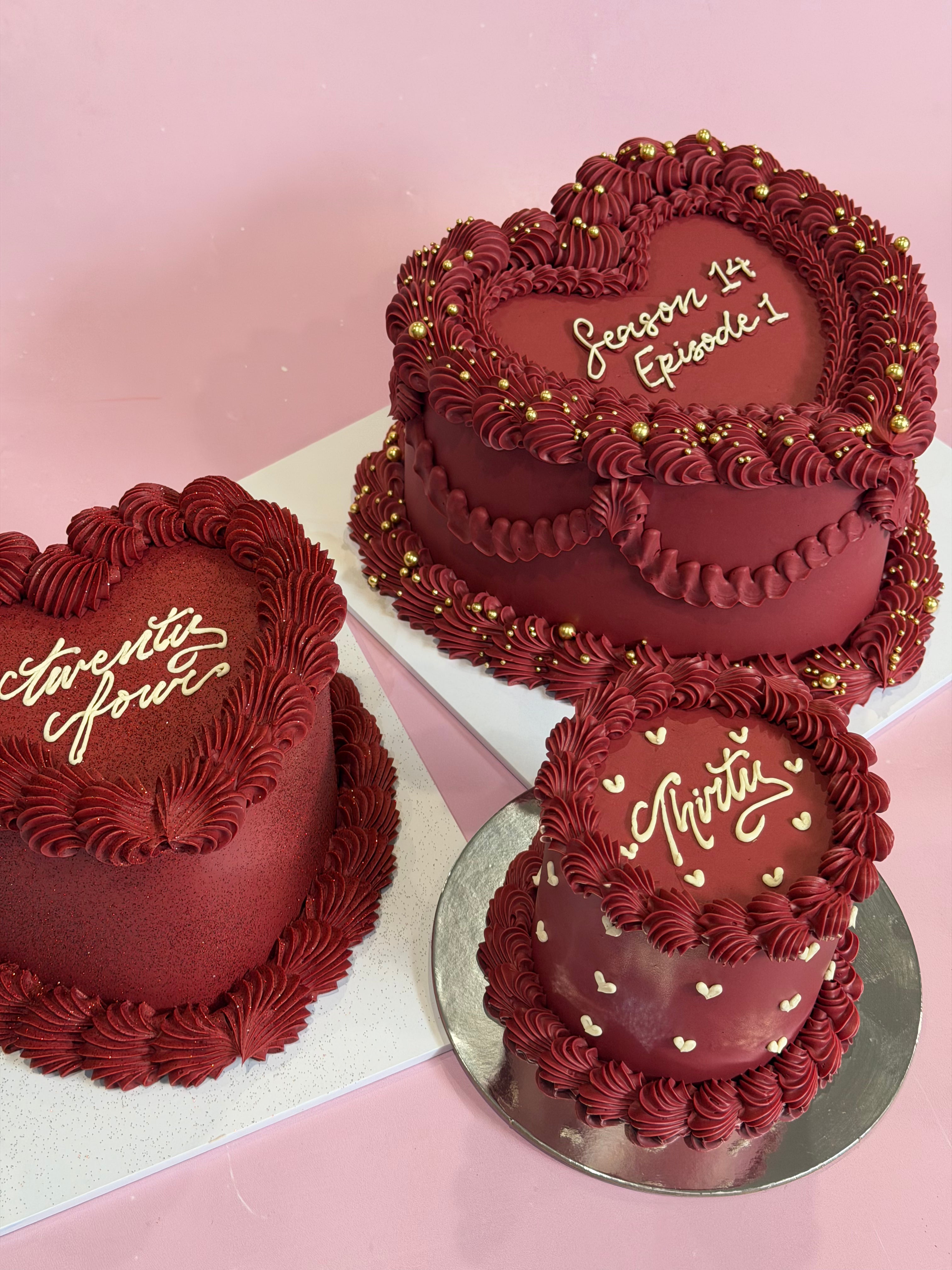 Simple Retro Cake - From $105 (2 rows of piping, 1 colour)