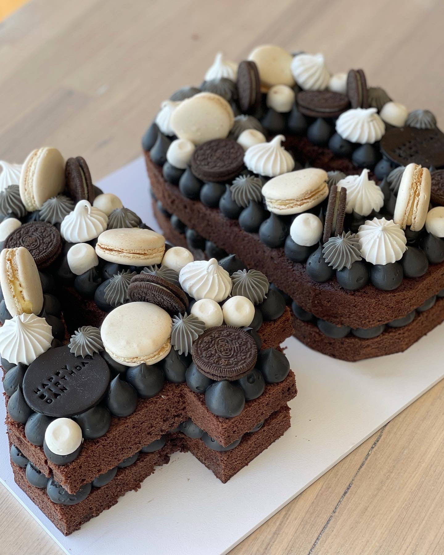 Add fondant disc