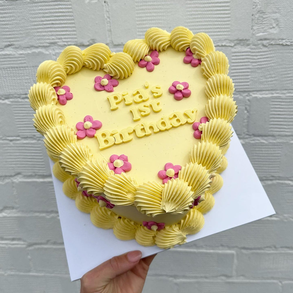 Hand-piped Daisy Cake