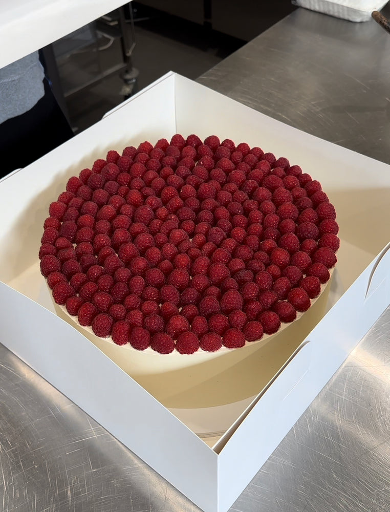 
            
                Load image into Gallery viewer, Fresh Raspberry Cake
            
        