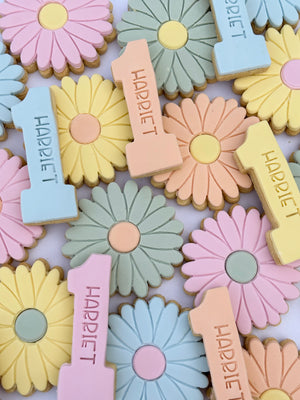 
            
                Load image into Gallery viewer, CUTE block font on &amp;#39;1&amp;#39; cookies &amp;amp; daisy cookies
            
        
