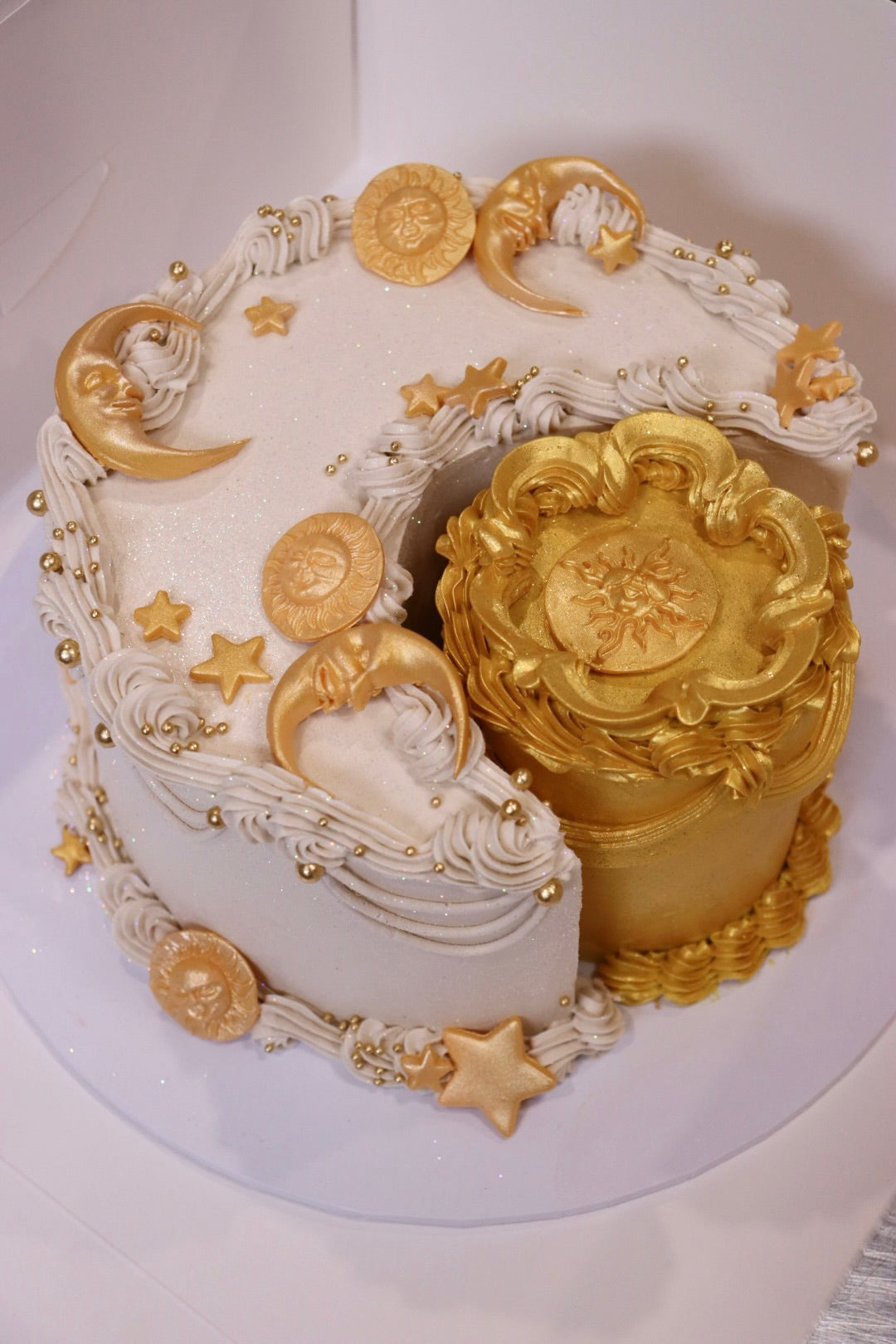 Sun & Moon Cake - From $295