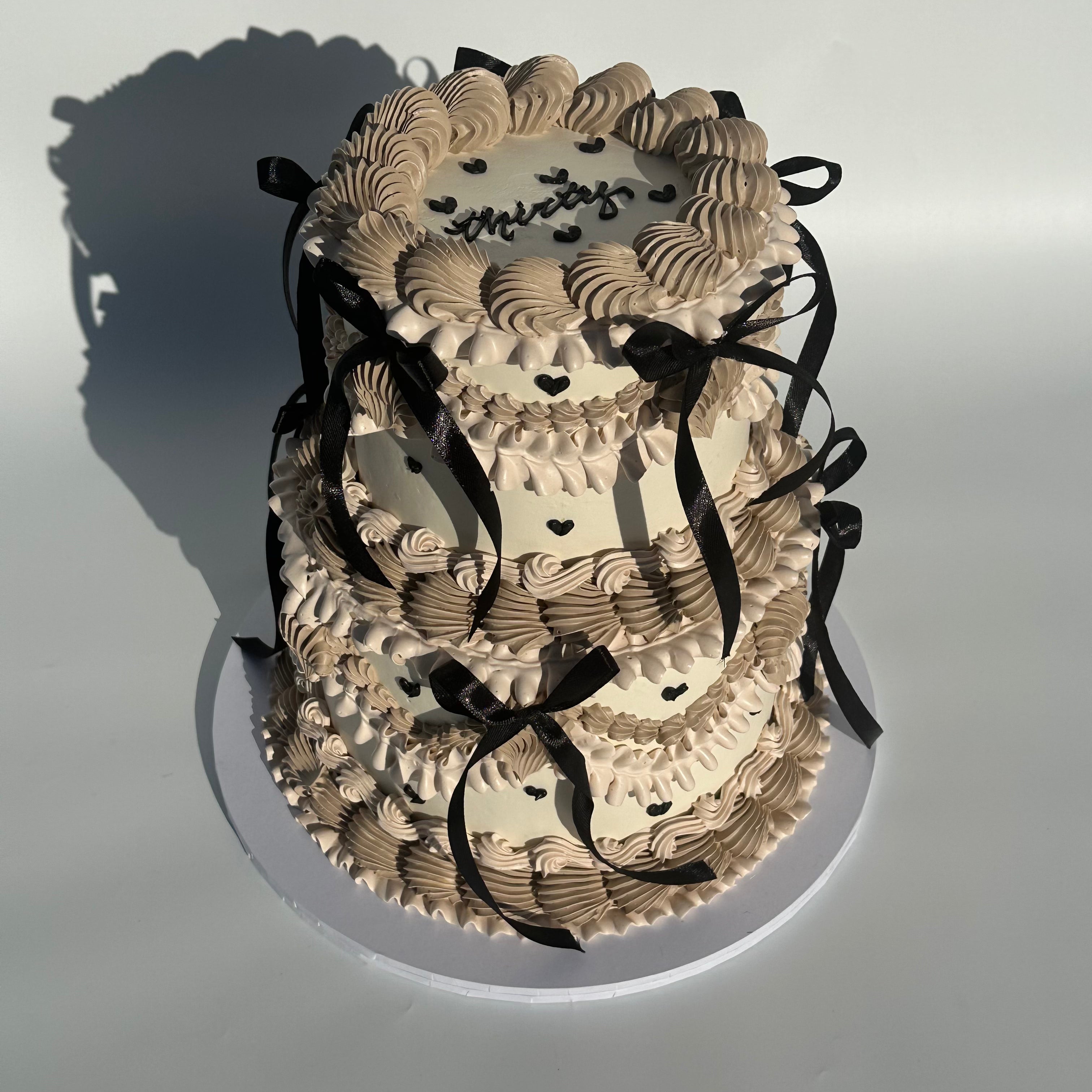 Frilly ROUND Retro Cake - From $132