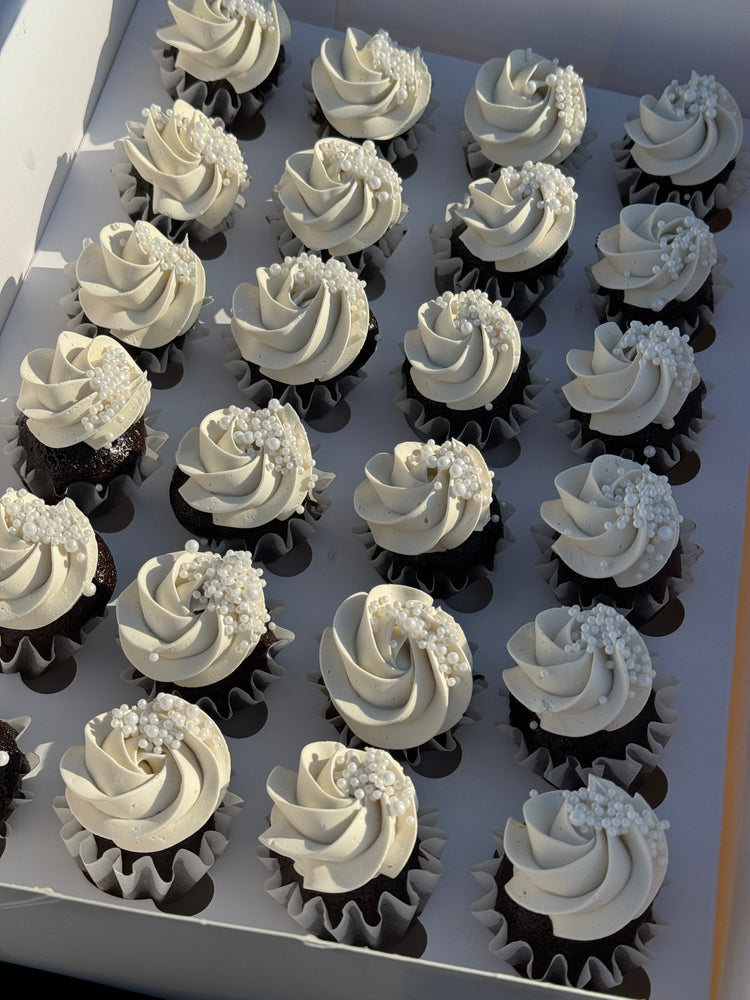 The Minimalist Bite-sized Cupcakes